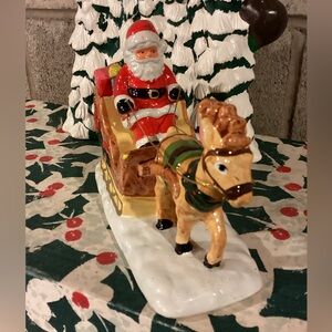 1970'S “BRINNS” CERAMIC HAND PAINTED SANTA SLEIGH MUSIC BOX